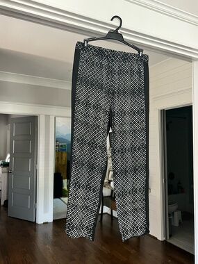 Ella Moss Black and White Geometric Print Ankle Pants